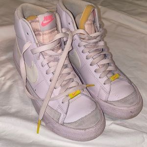 Light pink Nike blazer mid ‘77